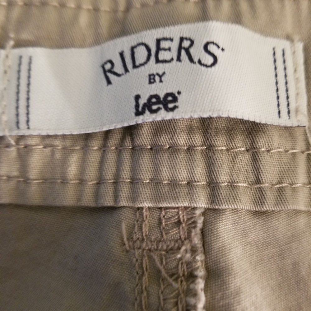 Lee Riders Capri Pants - Picture 3 of 4